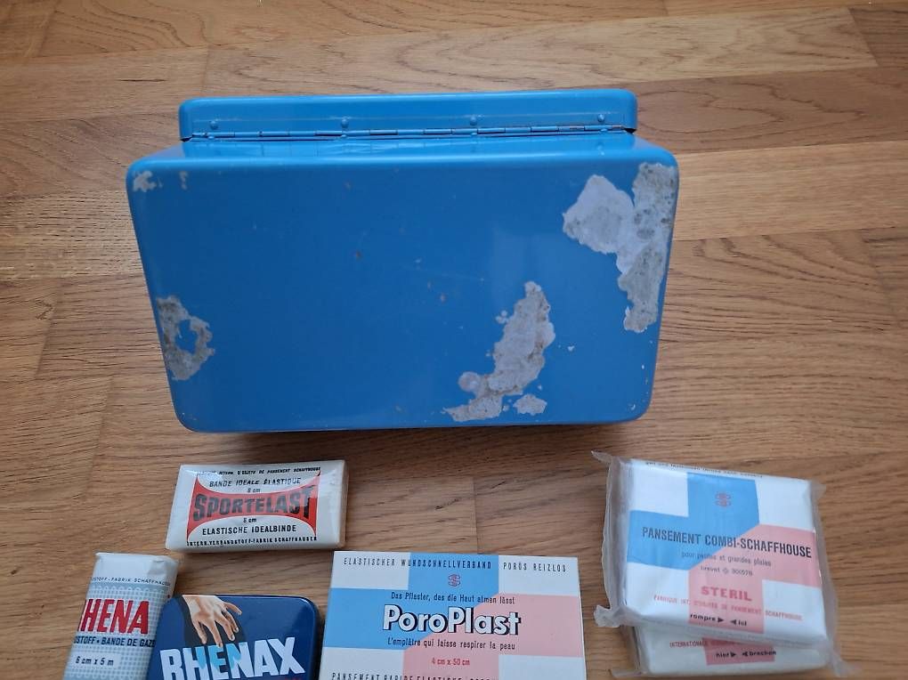 Kit di pronto soccorso: Antike Auto-Apotheke – Usato da Aadorf venduto da Yvonne58 3
