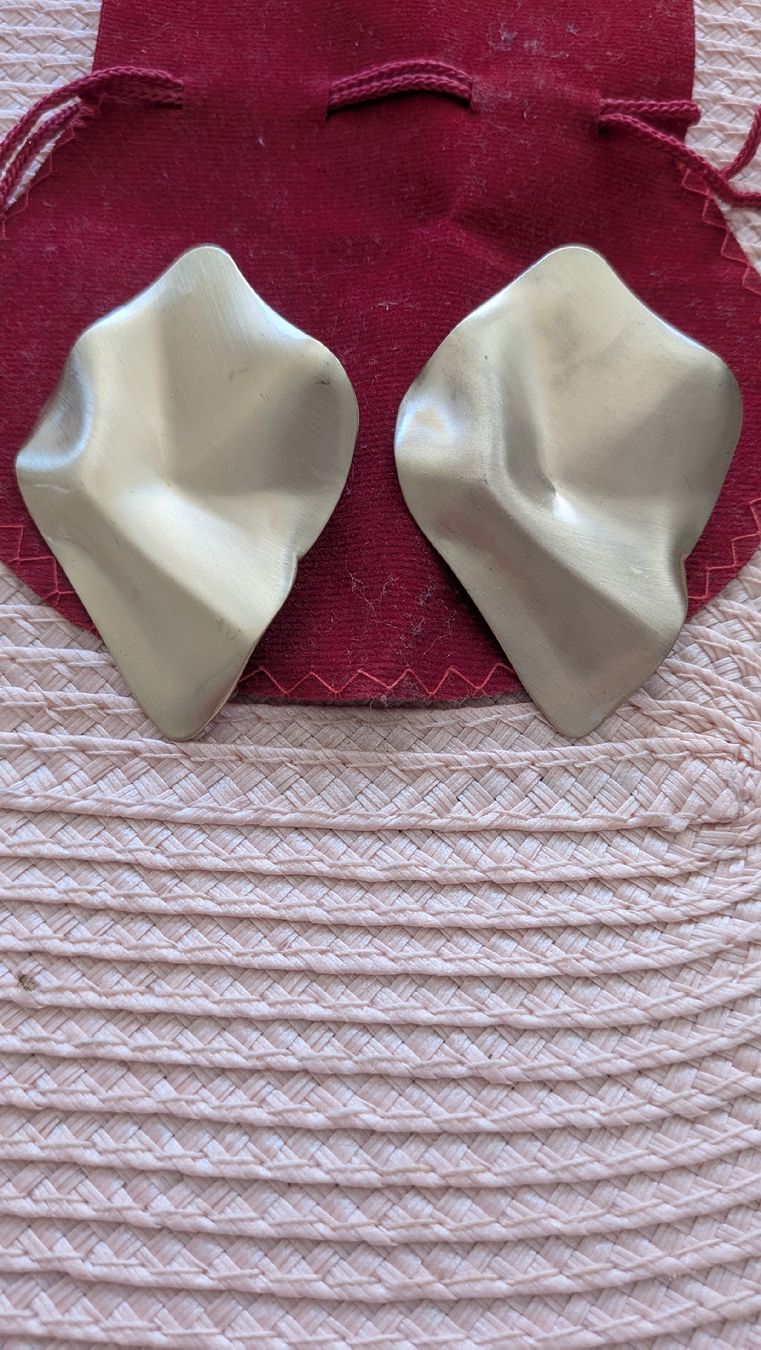 Mango Ohrringe & -stecker: Abstract Design Earrings Gold Tone Used Mango  – Gebraucht aus Zürich von yan_8lg2