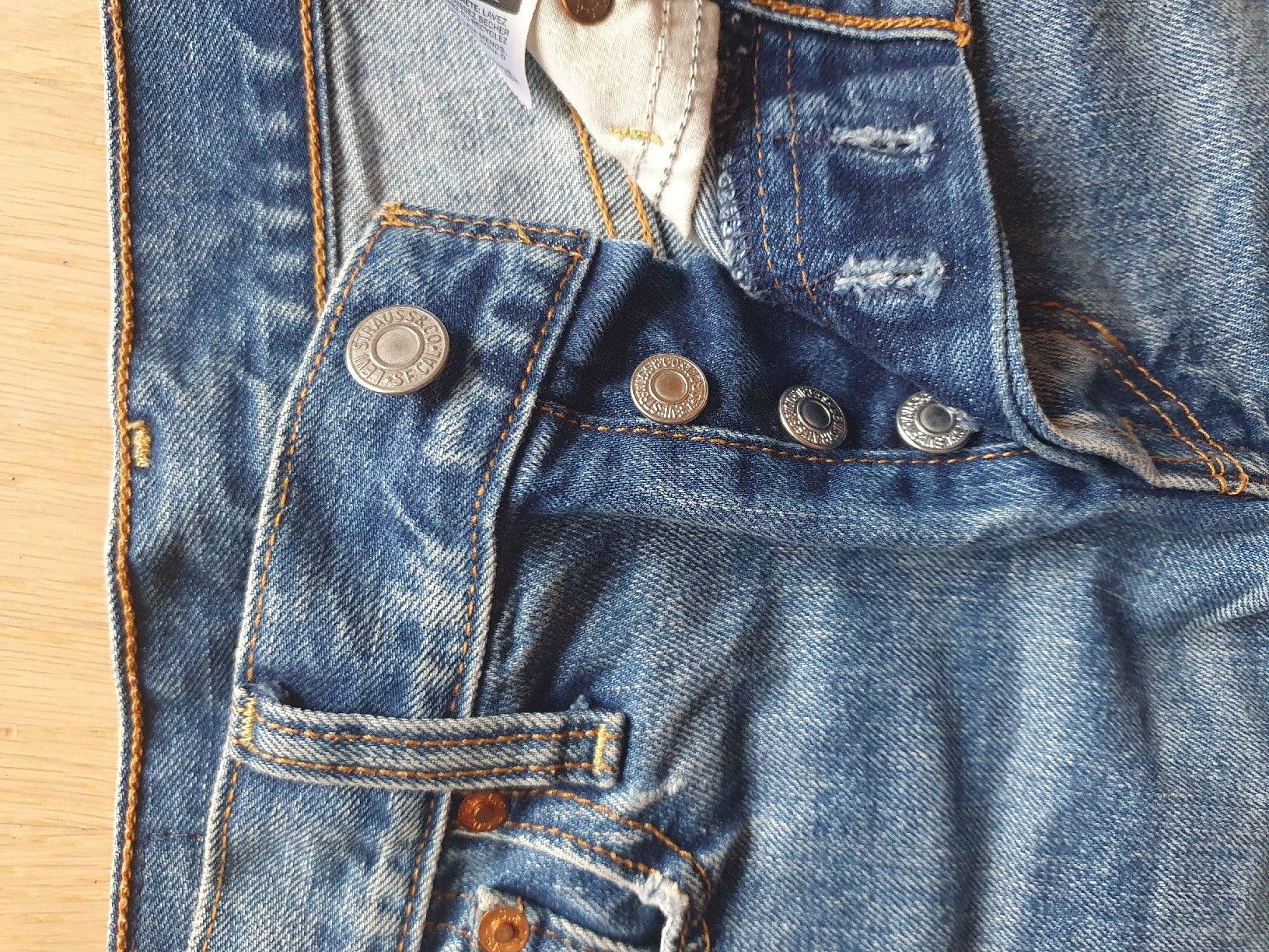 Levi's Pantaloni: Shorts – Nuovo (secondo la descrizione) da Zürich venduto da nadiialivia 2