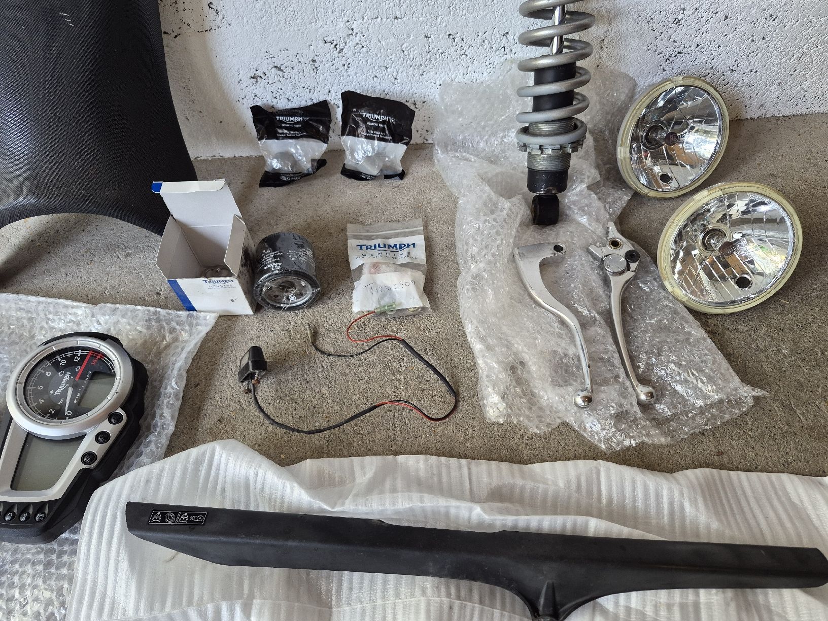 Triumph Strada: Triumph street triple 2008 – Difettoso da Blonay venduto da jul_fyq8 8