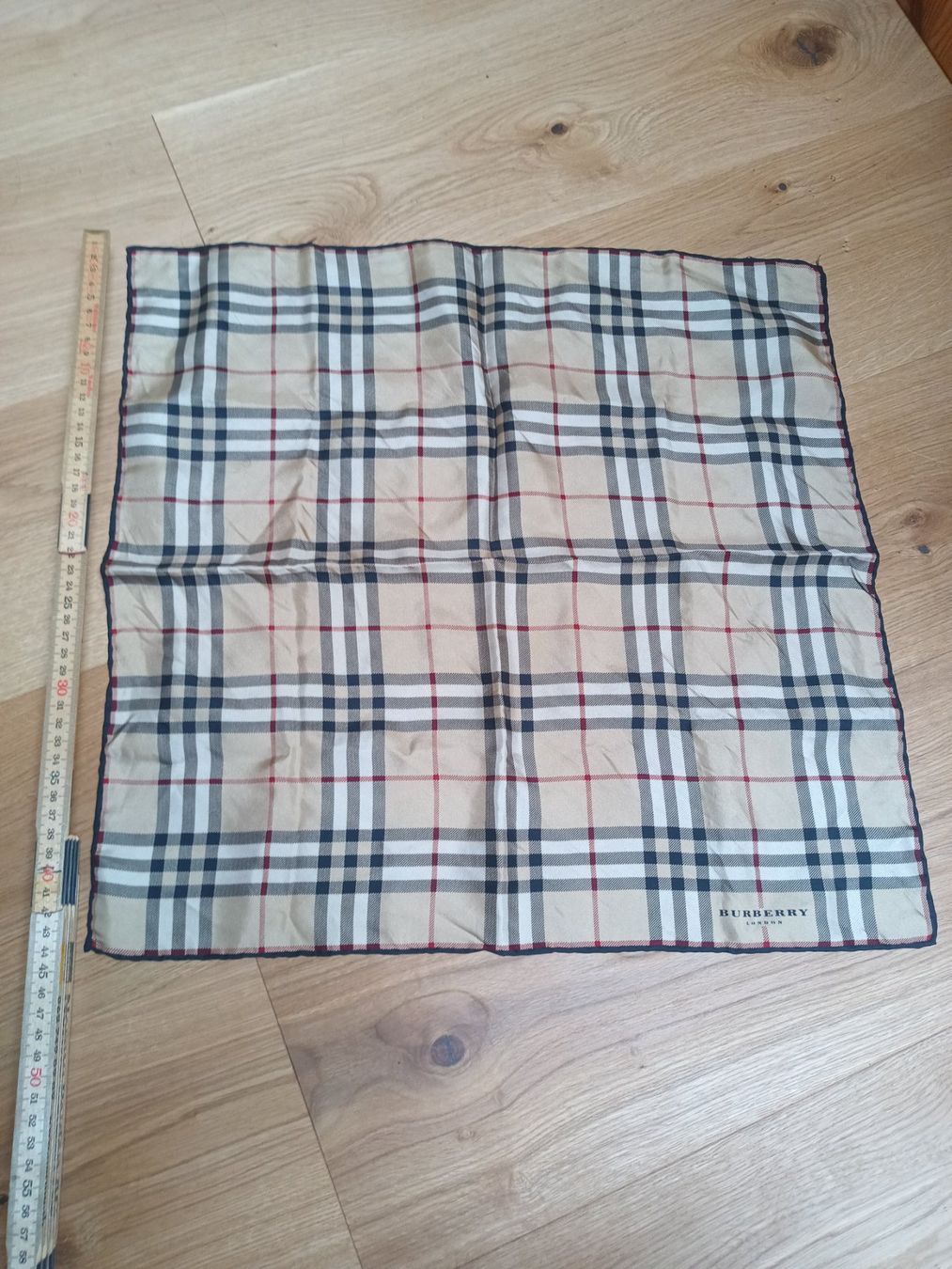 Burberry Foulard & Sciarpe: Burberry Tuch – Usato da Dübendorf venduto da selestrine 1