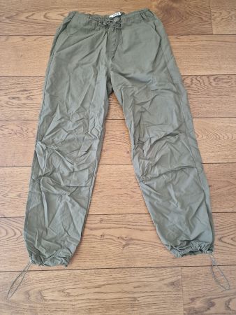 Damenhose olive Grösse S wie neu!