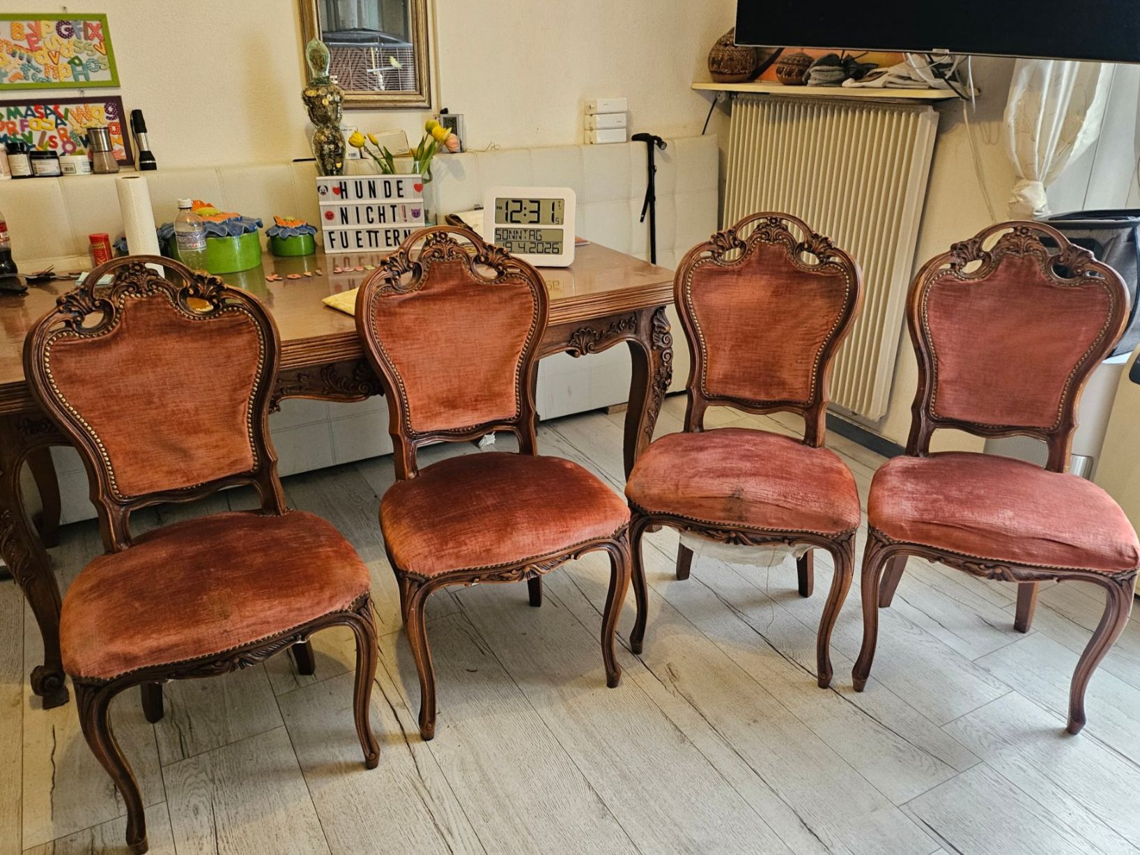 Tavoli: antiker grosser Tisch mit 4 Stühlen – Usato da Basel venduto da lovedragon 4