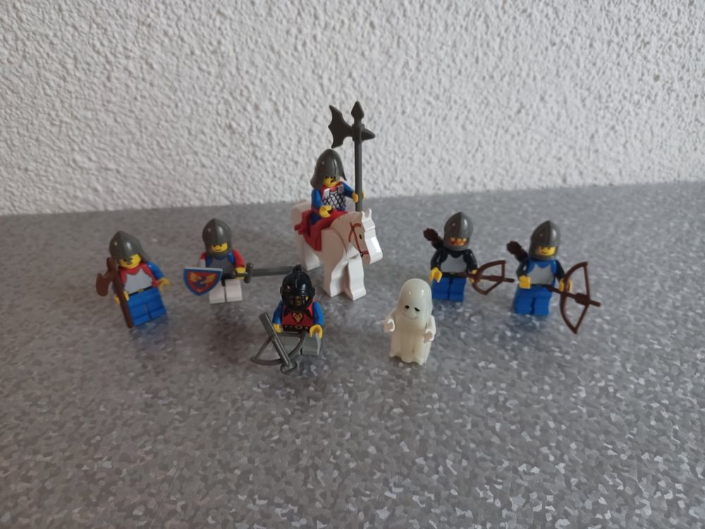 7 Lego Figuren Ritter/Castle: 1x auf Pferd. Ab 1.- (Gebraucht) in ...