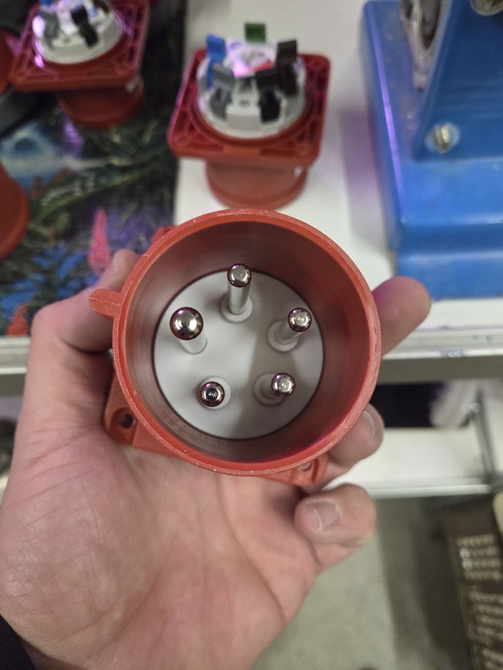 Spine: Steckdose 32A 5polig CEE 32A Starkstrom CEE32 Anbaustecker – Nuovo e nell'imballaggio originale da Zürich venduto da eymen20