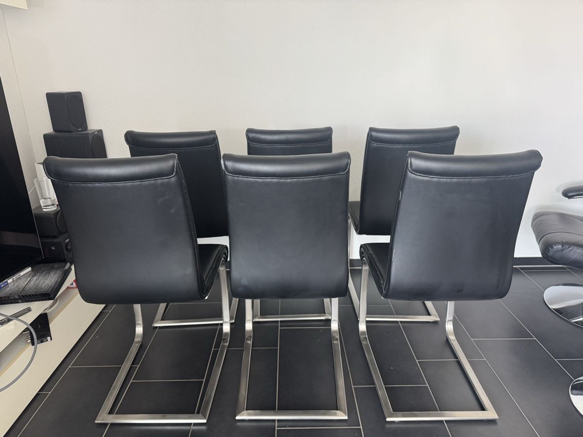 6 Esszimmerstühle in schwarz mit Metallgestell