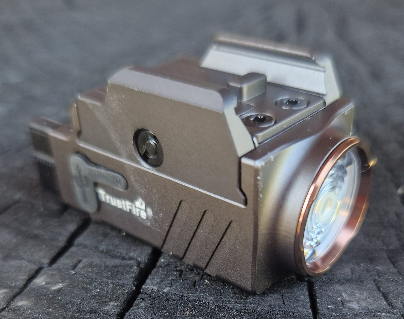 Lampen: Trustfire Pistolen Lampe – Neu und originalverpackt aus Dorf von Messer-Schweiz 1
