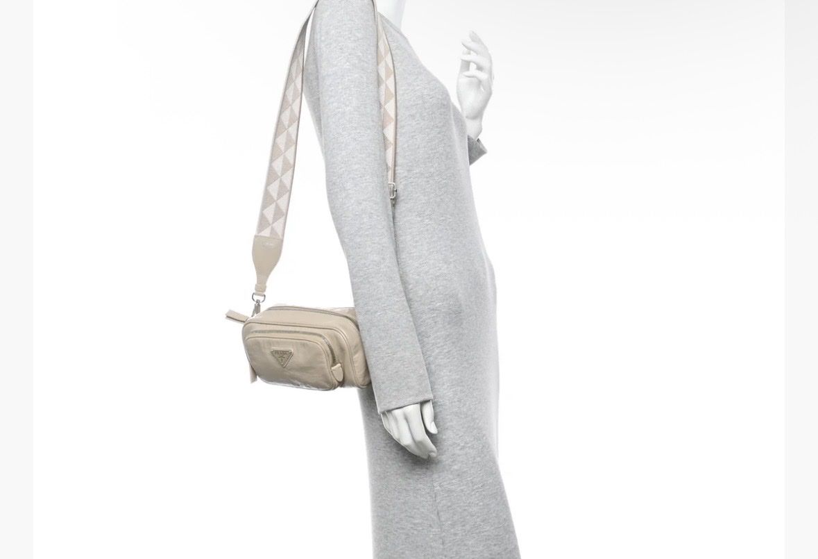 Prada Taschen für Damen: Prada Tasche creme beige mit Etikett – Neu und originalverpackt aus Pfaffhausen von Klaras_second_hand 9