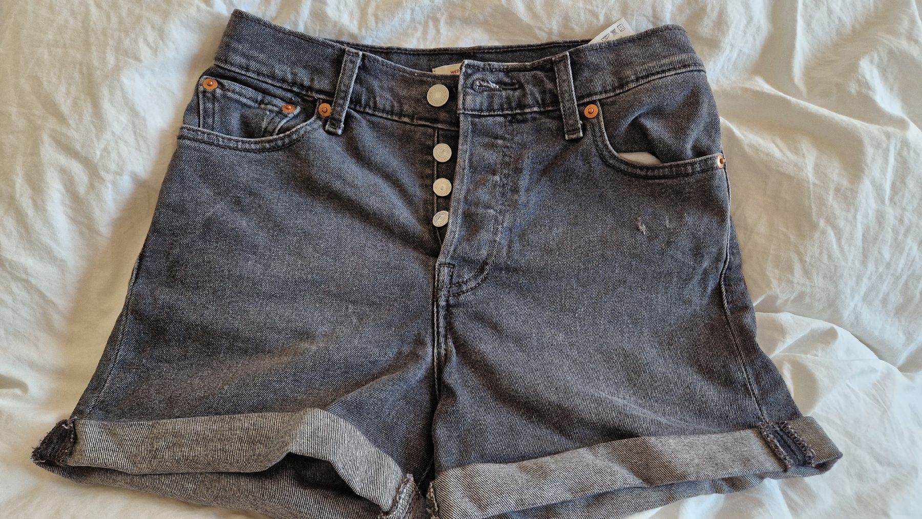 Levi's Jeans: Shorts en jean Levi's – Nuovo (secondo la descrizione) da Montana venduto da cla_p9mg