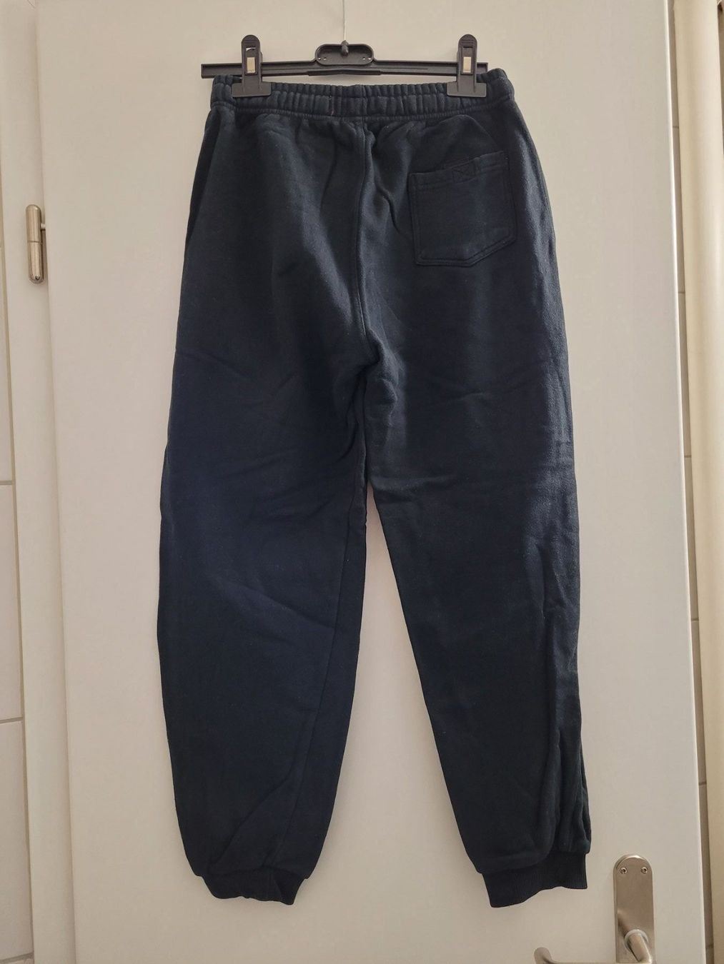 Hosen: Bas de jogging noir – Gebraucht aus Biel/Bienne von Leila32 1