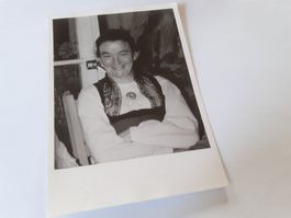 SCHWIIZER FRAU DAZUMAL - e JUNGI im PORTRäT