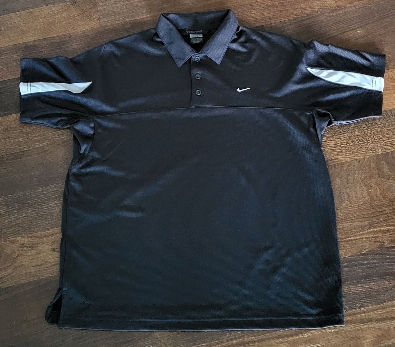 Nike Magliette Polo: Nike sphere Polo shirt L schwarz – Usato da Unterseen venduto da rej_lnk9
