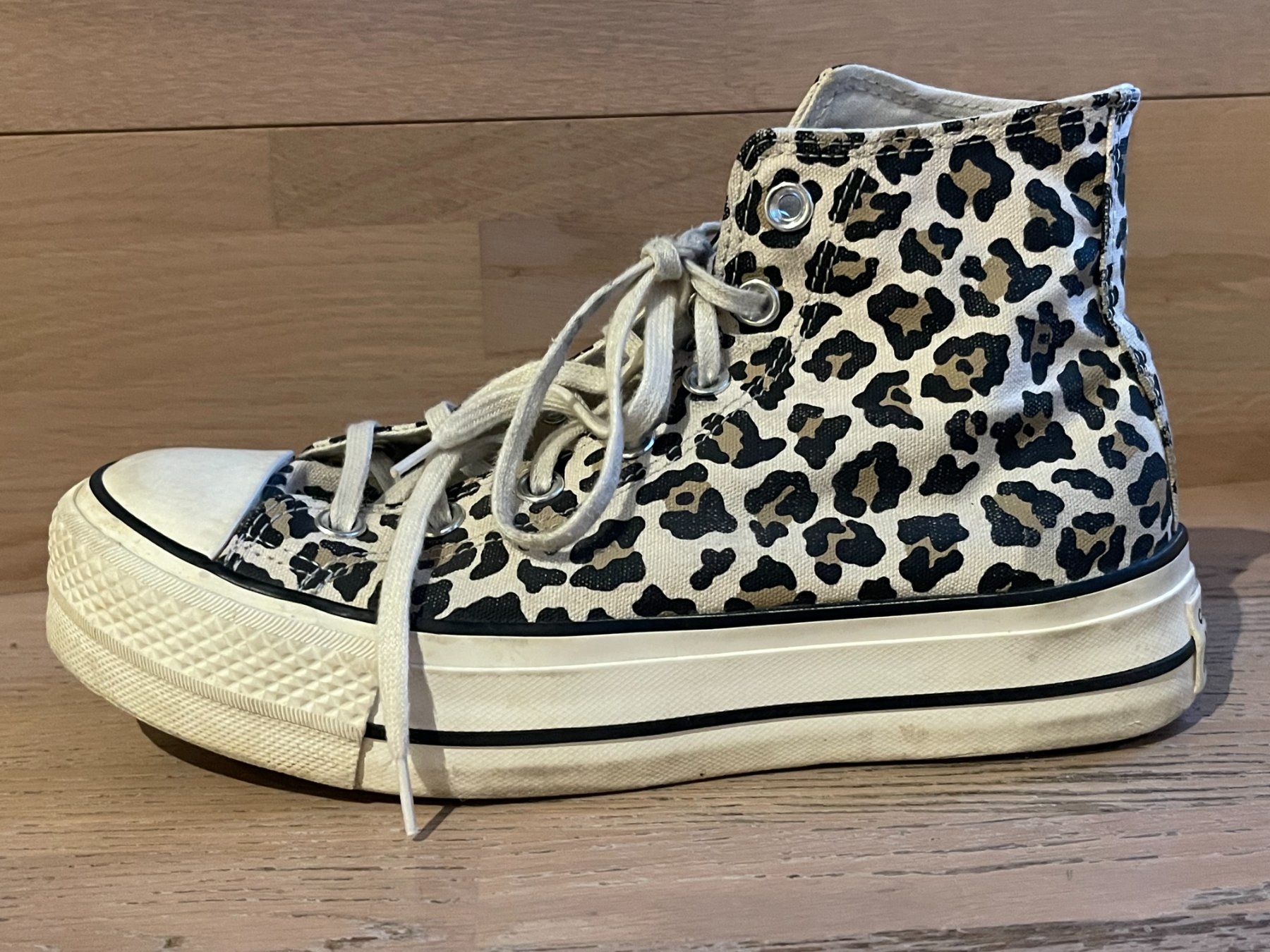 Converse Scarpe da uomo: Converse Hightop Leopardenmuster / Gr. 39 – Usato da Langnau am Albis venduto da KatG 2