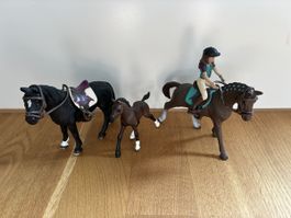 SCHLEICH Pferdefamilie mit Zubehör 
