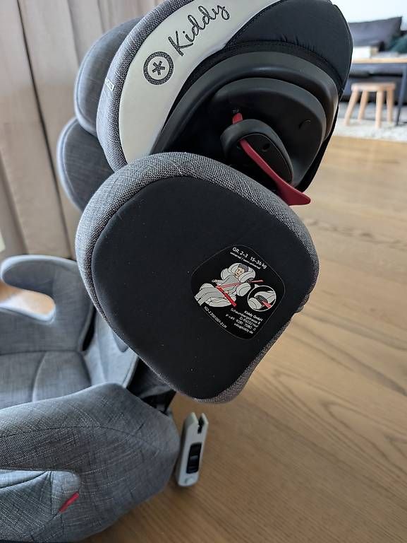 Seggiolini per auto: Kiddy Cruiserfix 3 grau – Usato da Zürich venduto da KKMocca 1