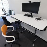 Elektrisch höhenverstellbarer USM Kitos Tisch 150x75cm