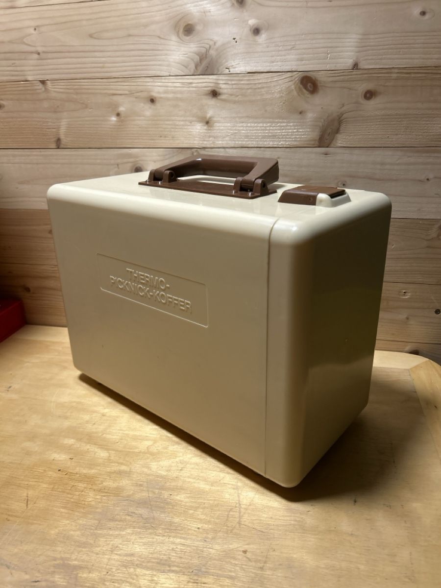 Accessoires: Boite  Thermo vintage  – D'occasion à Corcelles NE par Avossouhaits