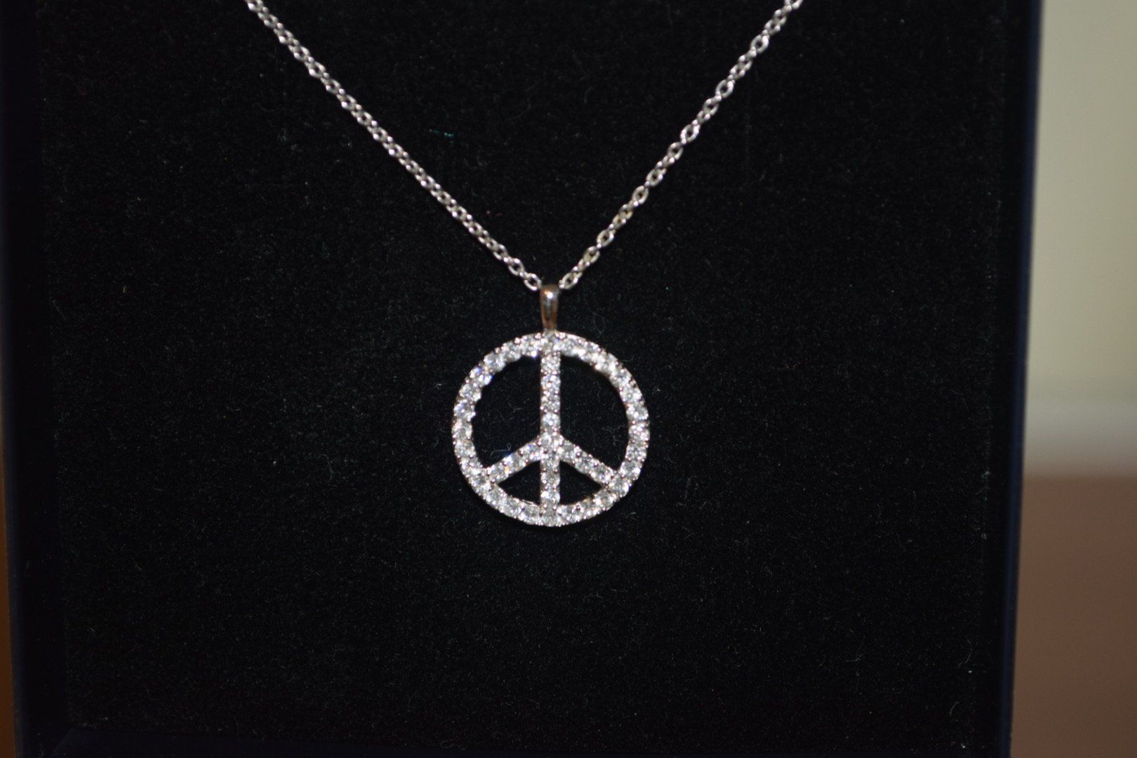Catenine: Glitzernde Peace Halskette aus Sterling Silber – Usato da St. Gallen venduto da Lena_T 2