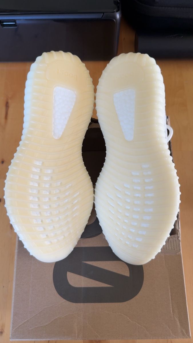 Adidas Scarpe da uomo: ADIDAS YEEZY BOOST V2 NEUVES - T40 – Nuovo e nell'imballaggio originale da Jussy venduto da Stoic_Zenon 2