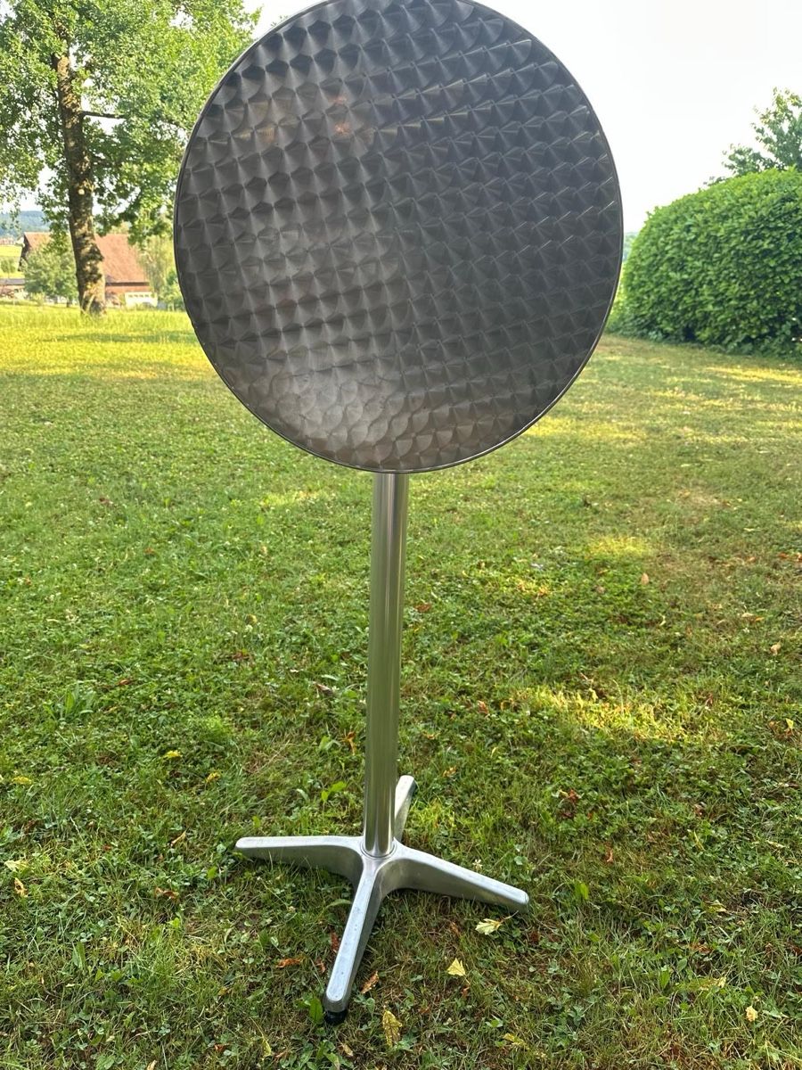 Tables: Stehtisch Metall Rund – D'occasion à Winterthur par rosa1991