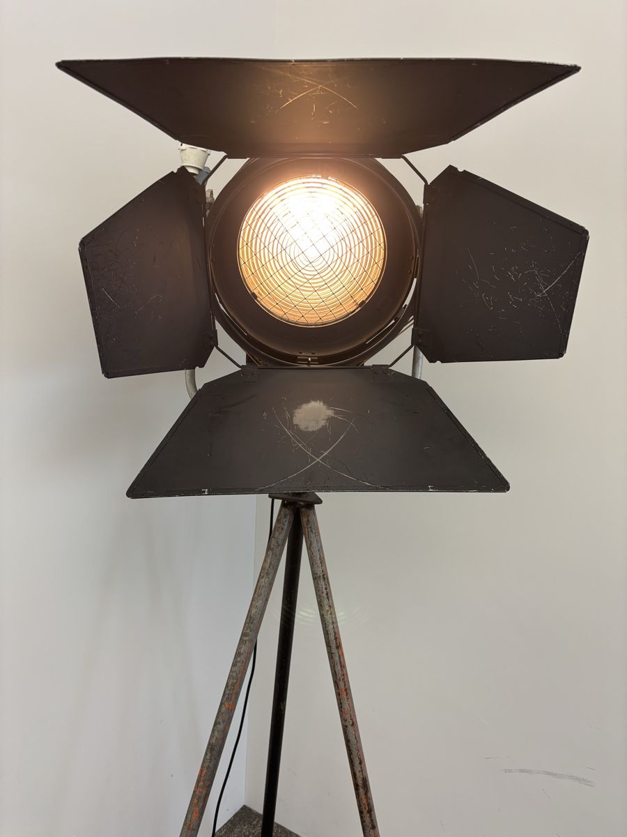 Lampade: Genialer Studio- Filmscheinwerfer – Usato da Geroldswil venduto da tad_7wt2