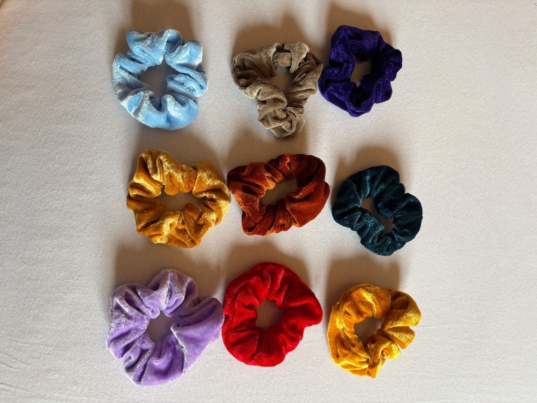 Accessori per capelli: Scrunchies – Usato da Luzern venduto da julopaji
