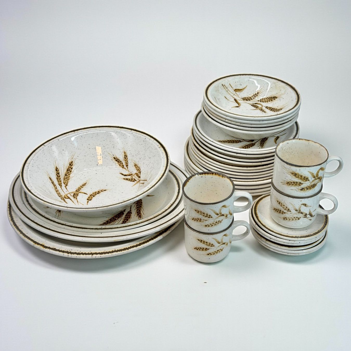 Set di piatti: Service de table en grés Royal Tudor "Blé" 31 pièces – Usato da Morges venduto da deco.vintage