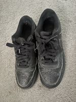 Schwarze Nike