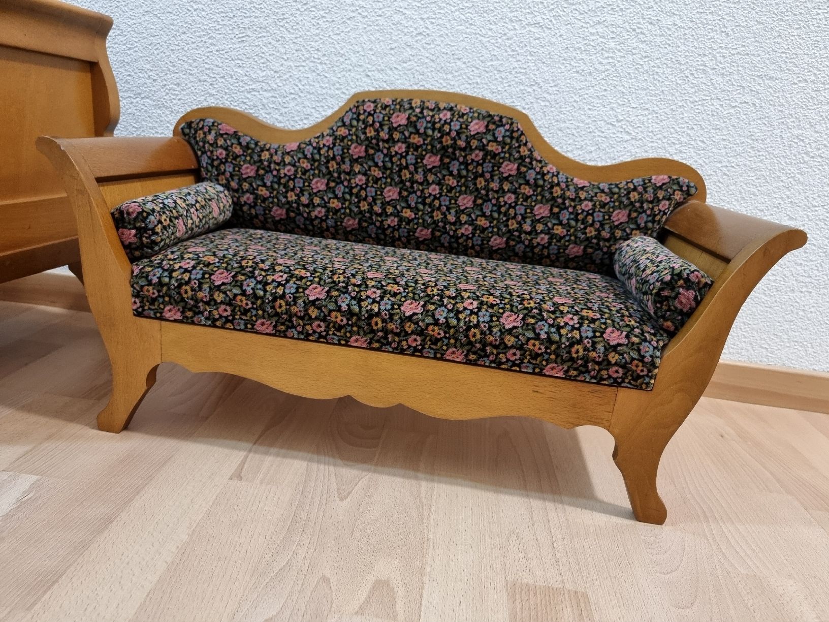 Giocattoli: Puppensofa Modellmöbel antik – Usato da Steinach venduto da silberfuchs13579