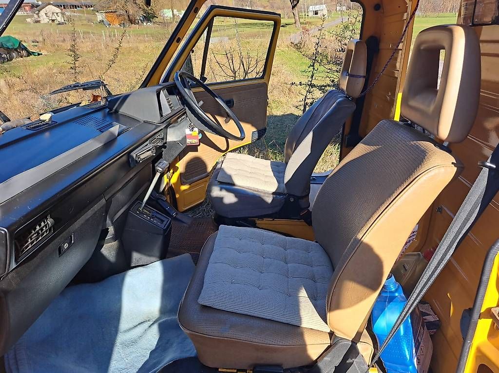 Véhicules de camping: Furgone camperizzato VW T3 Typ 2 – D'occasion à Claro par Linda.B. 2