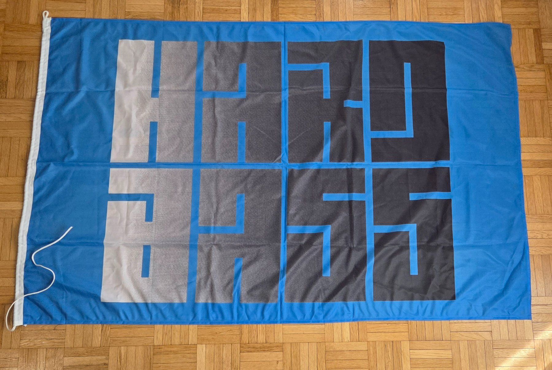 Bandiere: Fahne HARD BASS, neuwertig – Usato da Brüttisellen venduto da ruebli-fan13