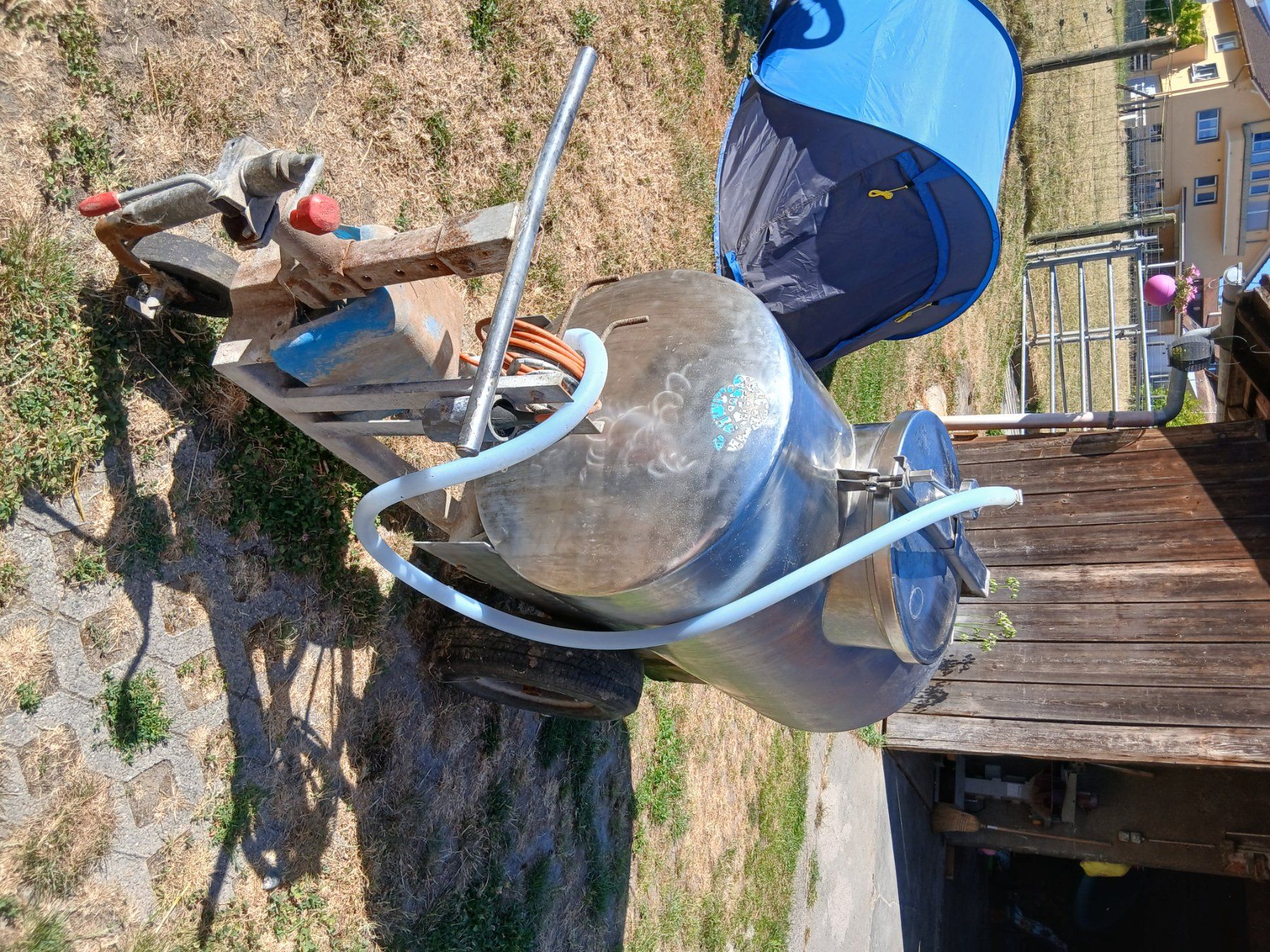 Abbeveratoi e trogoli: Citerne 350 litres avec pompe électrique – Usato da Faoug venduto da cor_j5kl