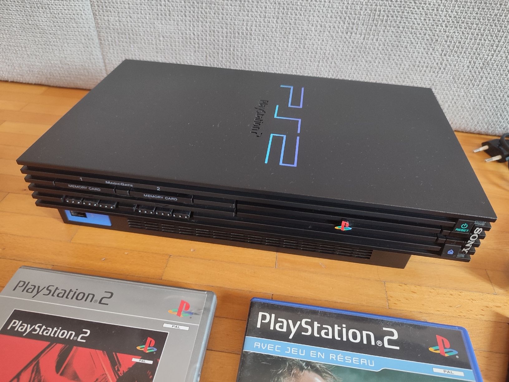 Sony Konsolen: PS2 SCPH-50004 – Gebraucht aus Bougy-Villars von Vogue 1