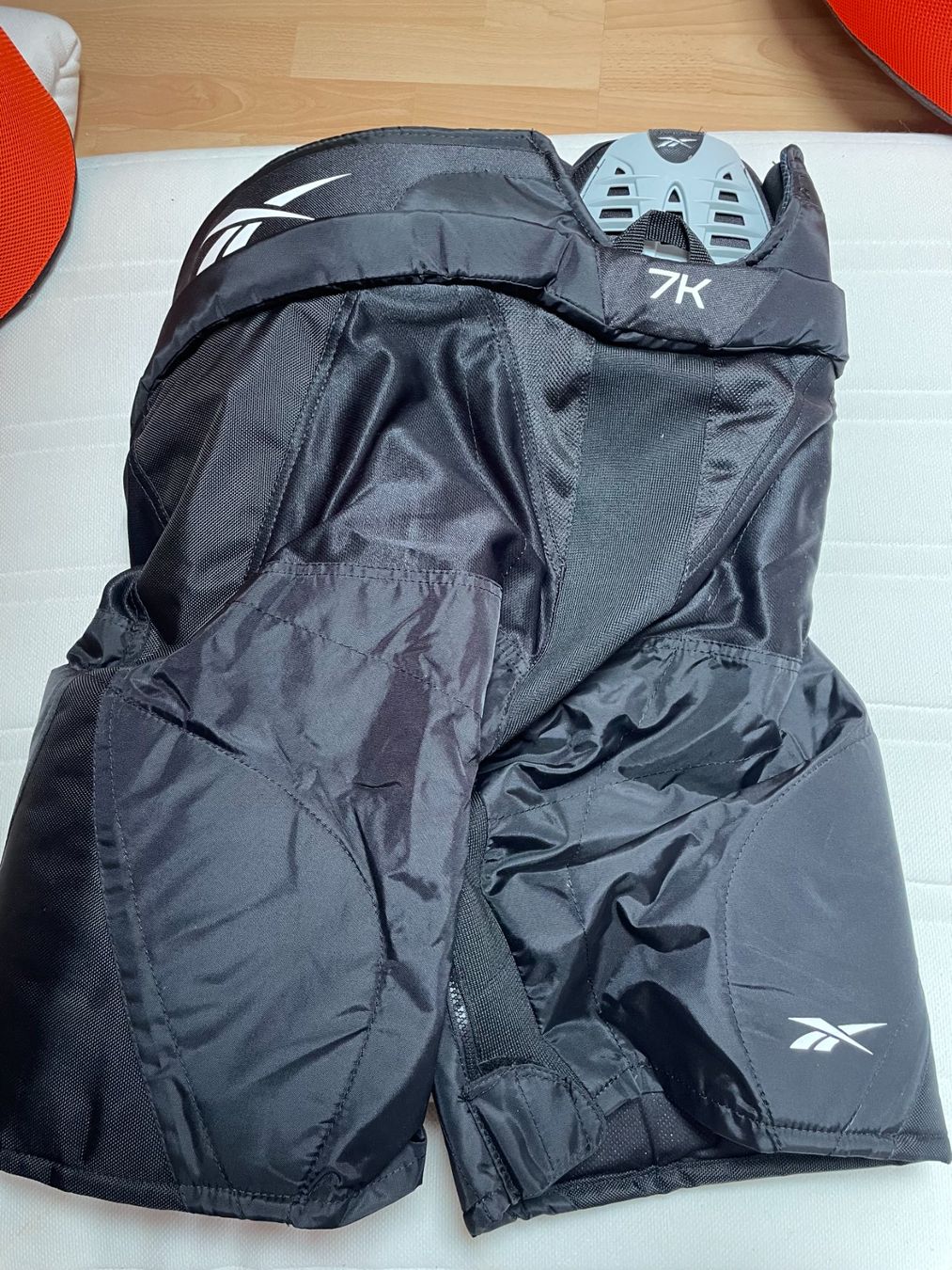 Reebok Protezioni & Imbottiture: Reebok 7K Eishockeyhose GR SR XL – Nuovo (secondo la descrizione) da Kreuzlingen venduto da deGriGri 1