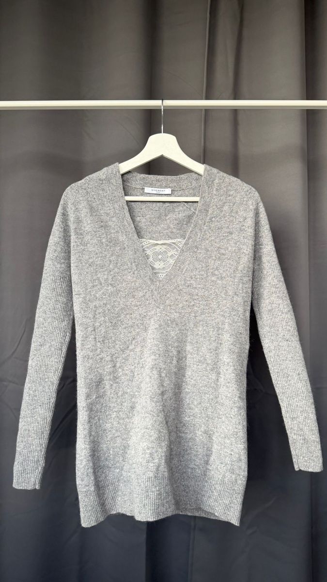 Givenchy Maglioni & Felpe: Givenchy Grey Wool Sweater with Lace Detail, Size S – Usato da Schlieren venduto da loulu_archive