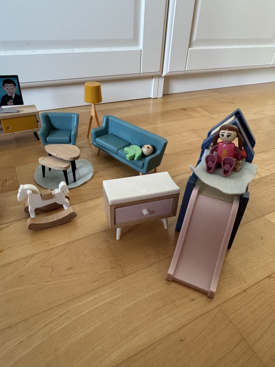 Spielzeuge: Puppenmöbel-Set,  wie neu – Neu (gemäss Beschreibung) aus Basel von mot_2r9g 6