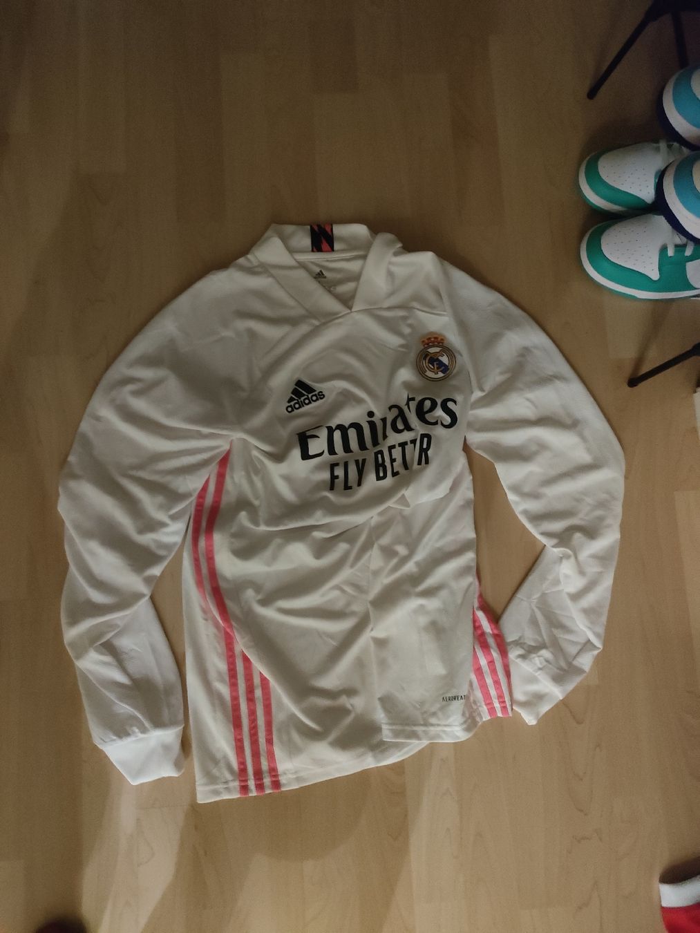 Real Madrid Canottiere & Pantaloni: Real Madrid Langarm Trikot – Nuovo (secondo la descrizione) da Feusisberg venduto da Whitefir