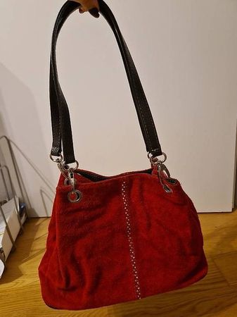 Rote Wildleder Handtasche mit Swarovski Steinen