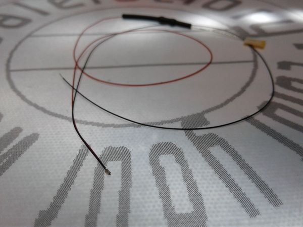 Componenti elettronici: LED SMD 0402 verkabelt, rot – Nuovo e nell'imballaggio originale da Luzern venduto da Salefactory 1
