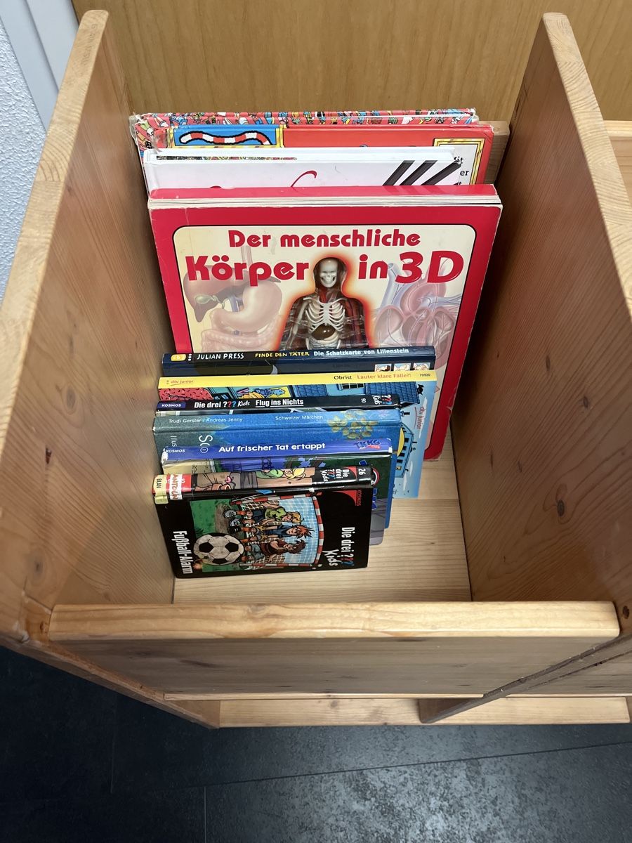 Regale: Spielzeug- und Bücherregal – Gebraucht aus Bühl BE von psos 6
