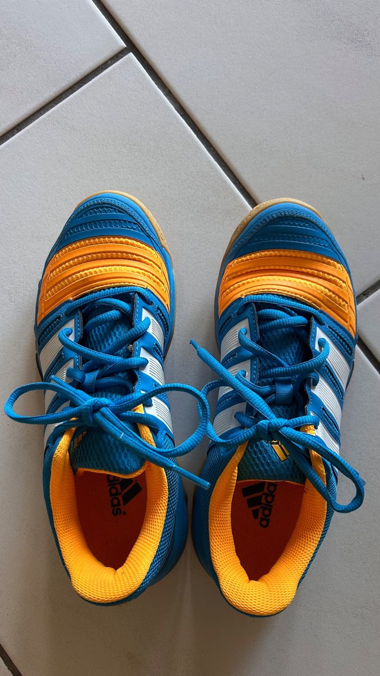 Adidas Scarpe da uomo: Adidas Hallenschuh Stabil – Nuovo (secondo la descrizione) da Büron venduto da manubike79