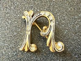 Vintage-Brosche mit Initiale N goldfarben mit Strass.