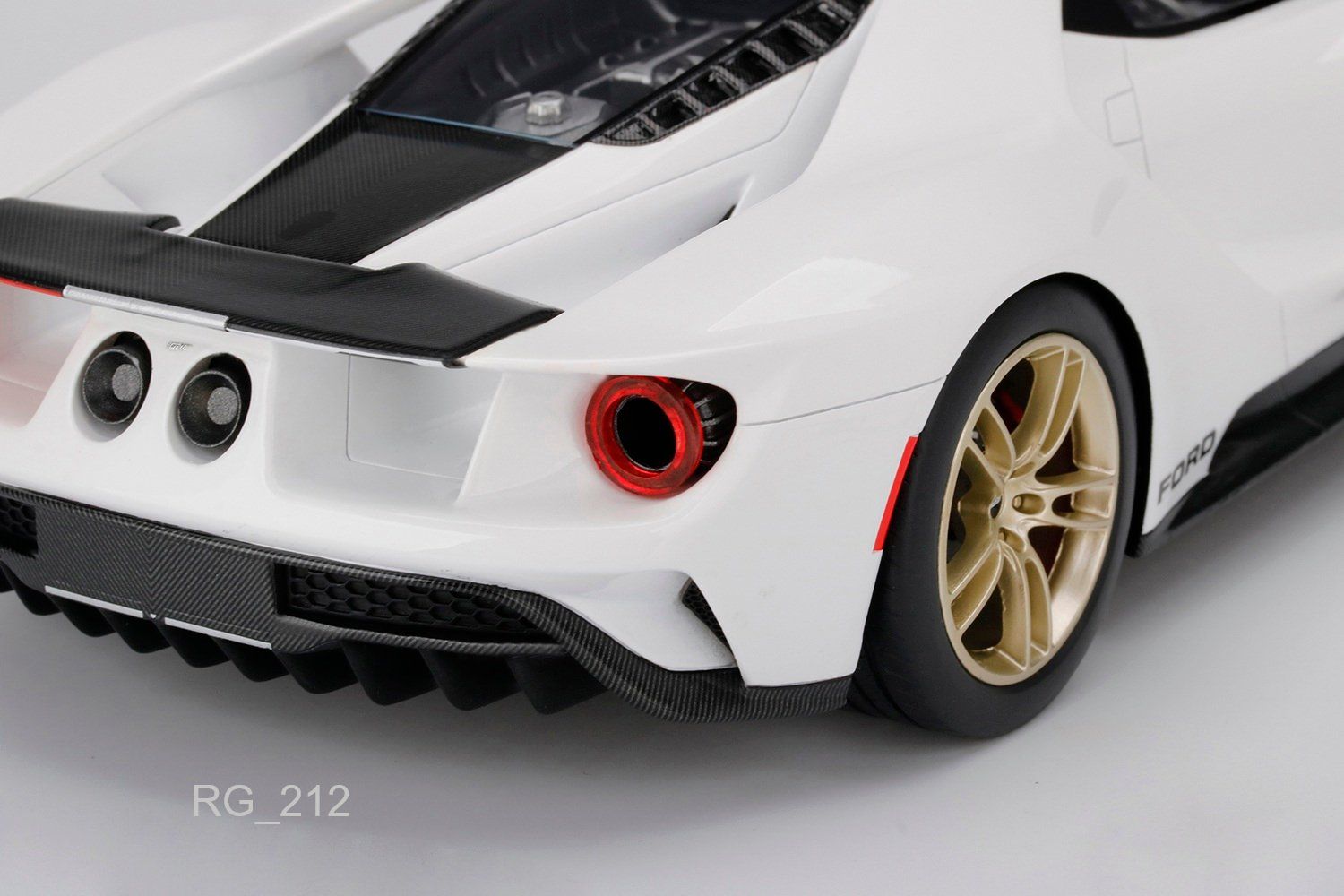 Modellini d'auto: Ford GT Heritage Edition 1:18 – Nuovo e nell'imballaggio originale da Ulisbach venduto da mironebraska 3