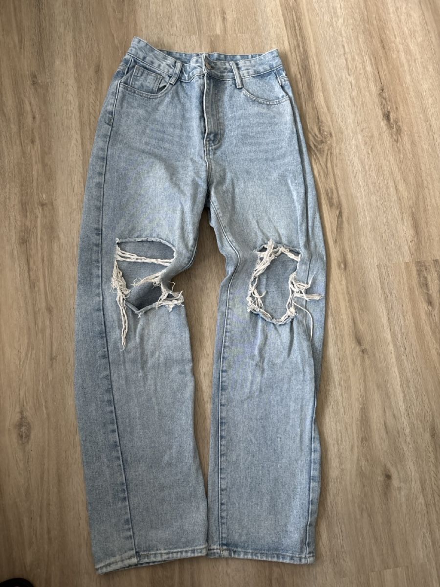 Shein Jeans: Shein Jean taille S haute déchirée  – Nuovo (secondo la descrizione) da Delémont venduto da Ma_LoU.01