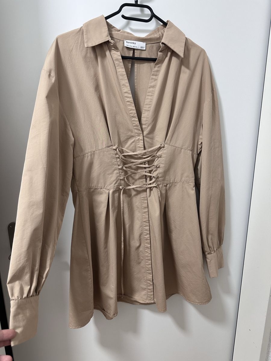 Bershka Kleider: Bershka Kleid – Neu (gemäss Beschreibung) aus Oberglatt ZH von end_9z2w