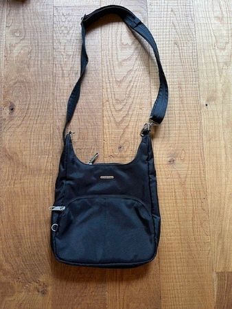 RFID Schutz Crossbody Tasche - Schwarz ****NEU***🌴🧳🖤