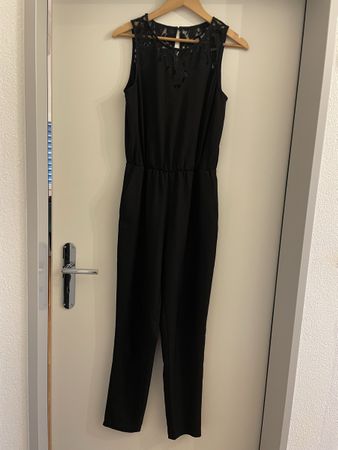 Jumpsuit schwarz mit Spitze