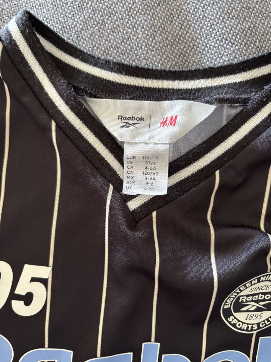 Scarpe, pantaloni & magliette da ginnastica: Trikot 110/116 – Usato da Buchrain venduto da Ham2383 1
