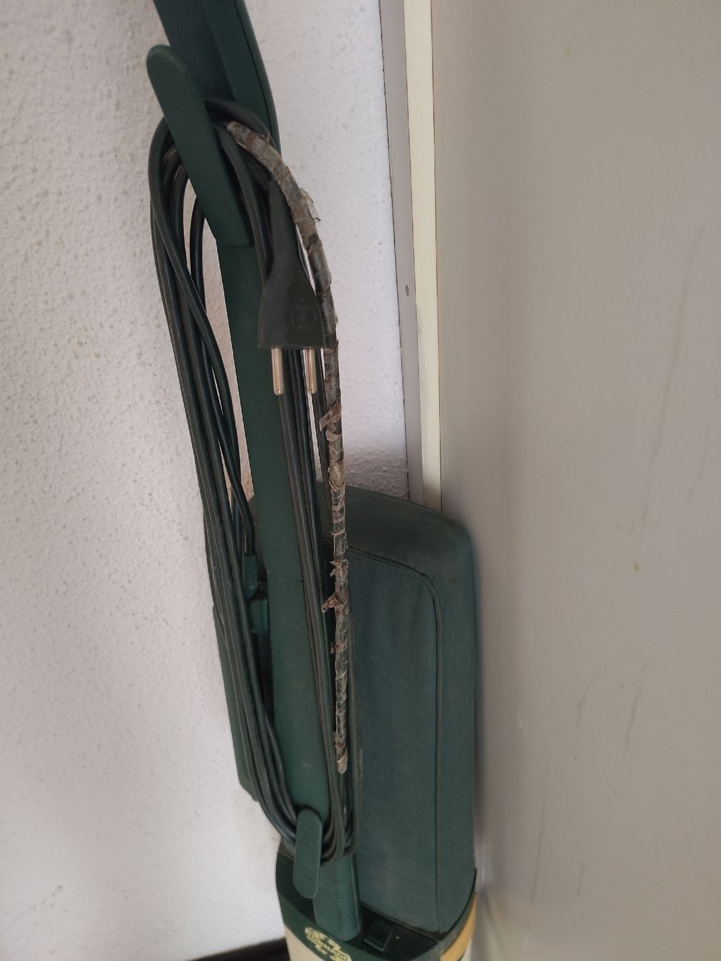Tutte le decorazioni: vintage Staubsauger Tornado – Usato da Leibstadt venduto da Baldireg 3