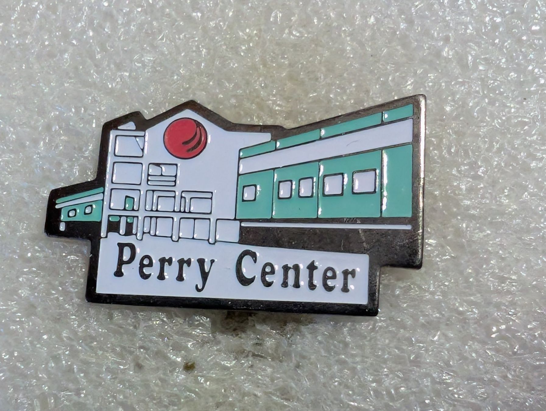 Placchette & Badge: Ansteckpin 102: Perry Center – Usato da Oppligen venduto da Pin-Fall-Shop